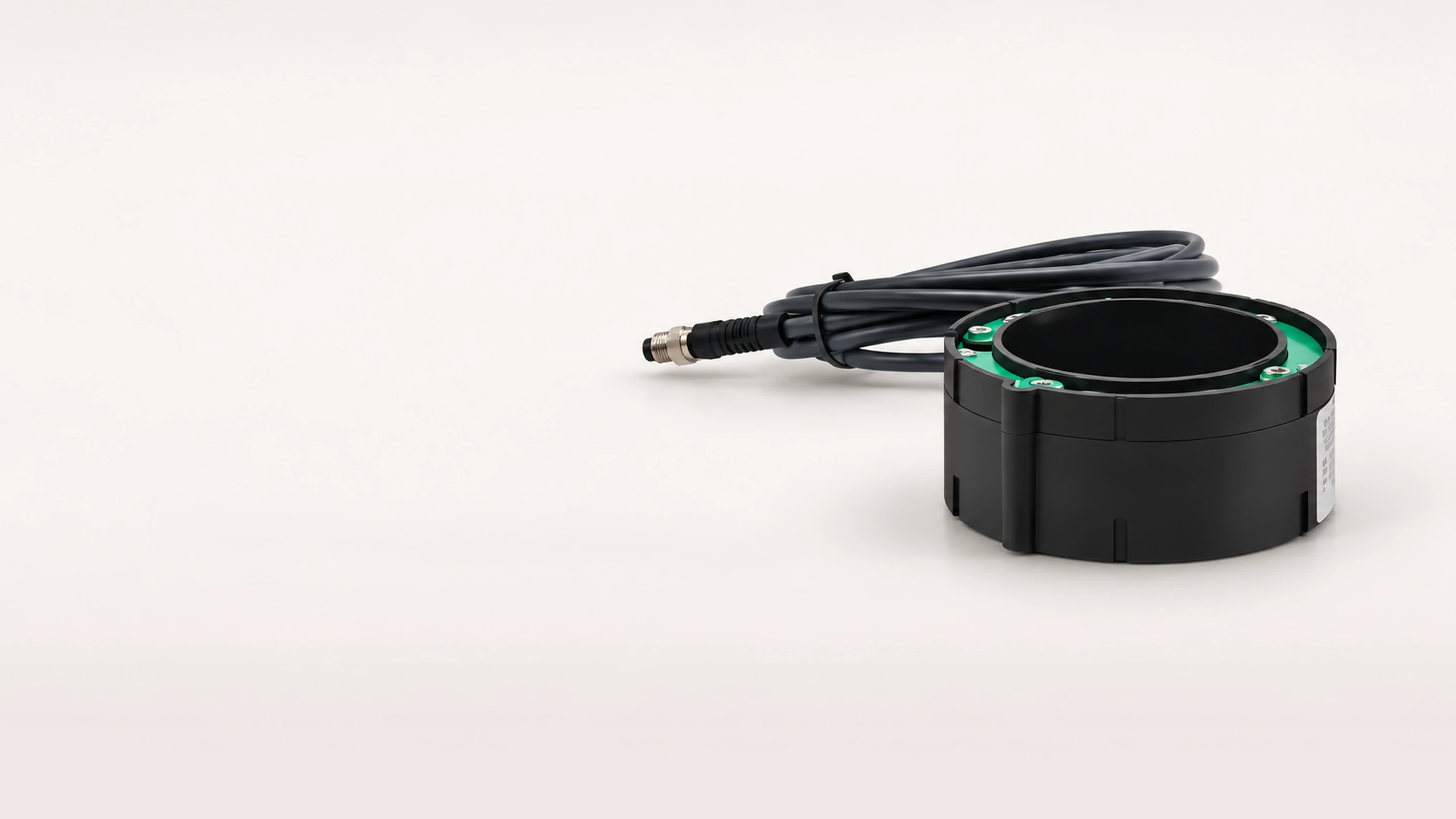 Ring-shaped torque sensor with connecting cable for agricultural machinery